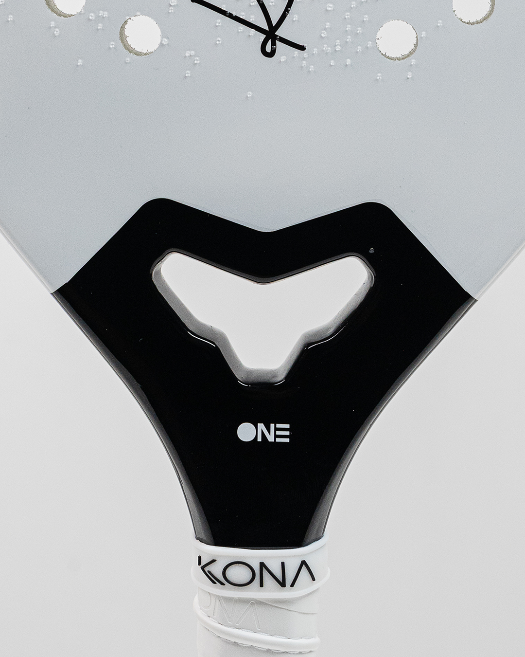 KONA BEACH TENNIS - One White 2026